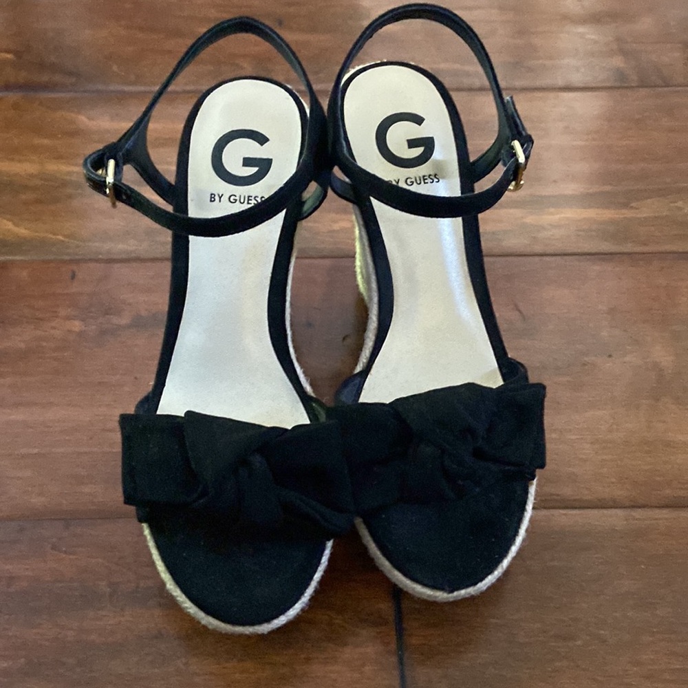 Guess women size 7 wedge sandal - Picture 2 of 8